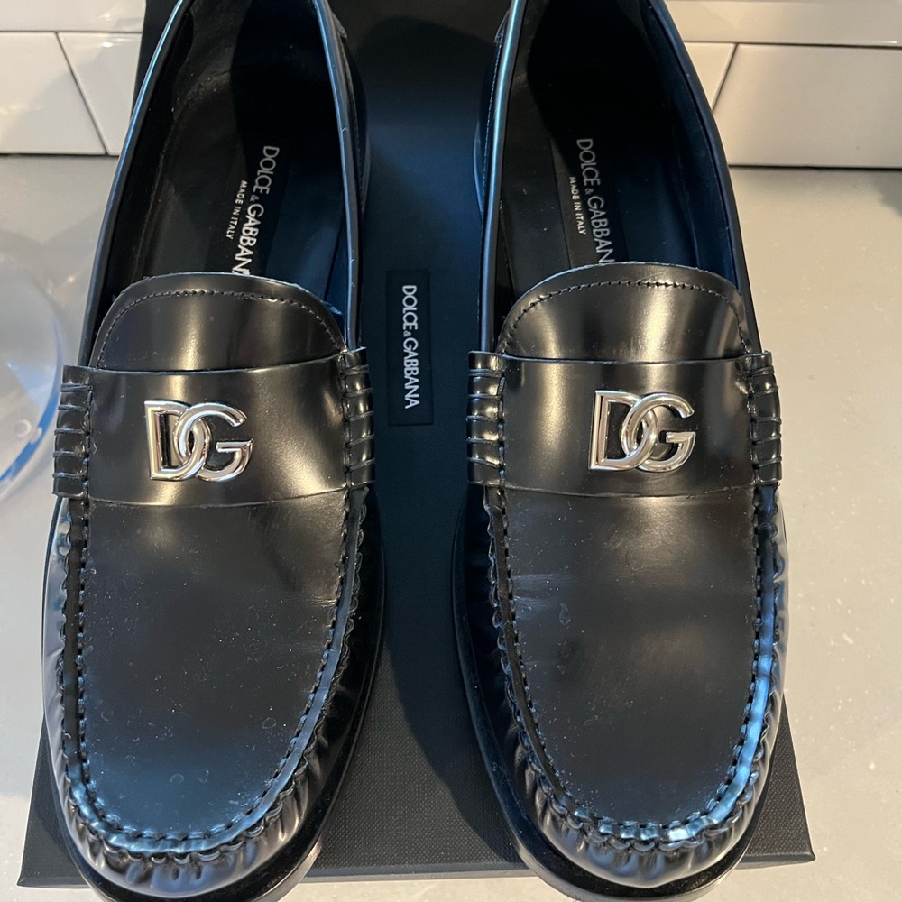 Dolce & Gabbana Black Leather Flats with DG Emblem